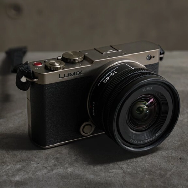 Panasonic Lumix S9 Titanium Black + Lumix S 18-40mm f/4.5-6.3