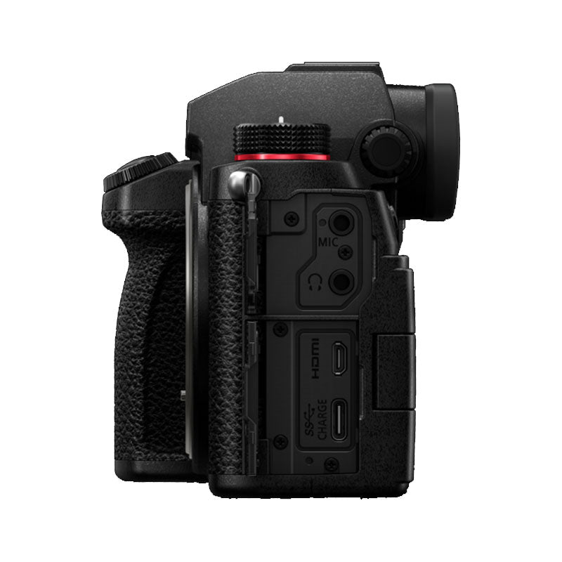Panasonic LUMIX S5D + 18-40mm + Joby Action Tripod