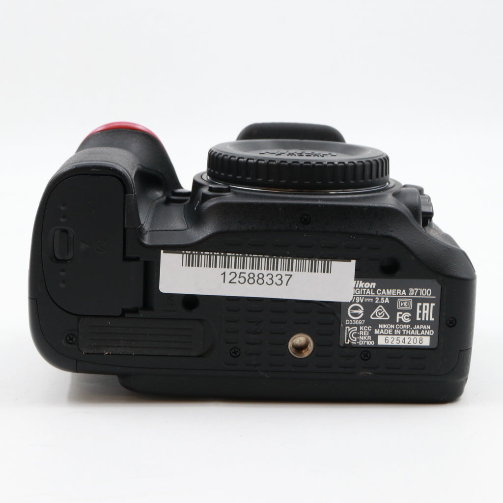 Nikon D7100 body used